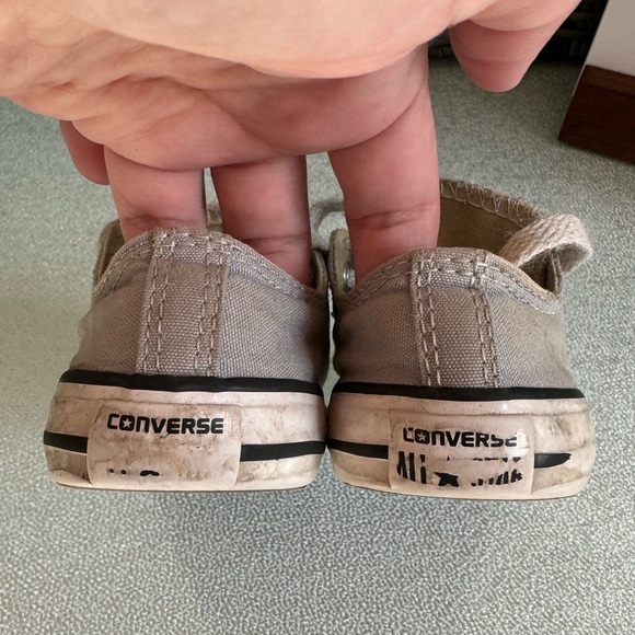 Toddler size 5 Converse shoe - Picture 5 of 8